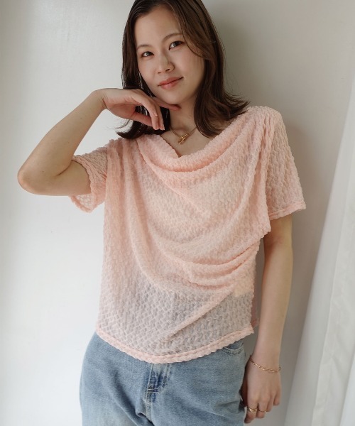 CORNERS（コーナーズ）の「エンボス加工ドレープ半袖Tシャツ（Tシャツ/カットソー・レディース・ブラック/アイボリー/ピンク/ブラウン/オフホワイト・M）」の5枚目の写真