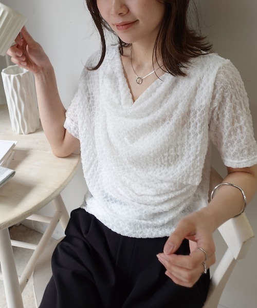 CORNERS（コーナーズ）の「エンボス加工ドレープ半袖Tシャツ（Tシャツ/カットソー・レディース・ブラック/アイボリー/ピンク/ブラウン/オフホワイト・M）」の12枚目の写真