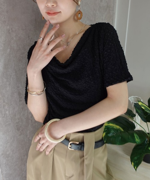 CORNERS（コーナーズ）の「エンボス加工ドレープ半袖Tシャツ（Tシャツ/カットソー・レディース・ブラック/アイボリー/ピンク/ブラウン/オフホワイト・M）」の18枚目の写真