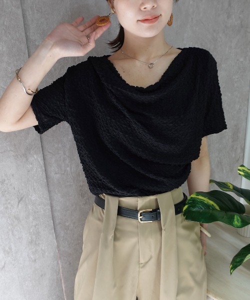 CORNERS（コーナーズ）の「エンボス加工ドレープ半袖Tシャツ（Tシャツ/カットソー・レディース・ブラック/アイボリー/ピンク/ブラウン/オフホワイト・M）」の19枚目の写真
