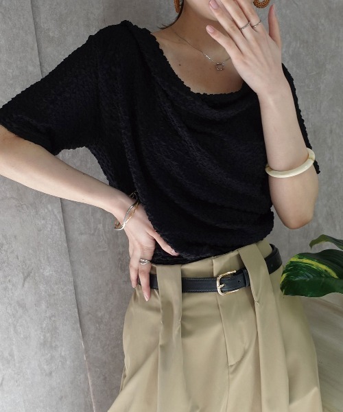 CORNERS（コーナーズ）の「エンボス加工ドレープ半袖Tシャツ（Tシャツ/カットソー・レディース・ブラック/アイボリー/ピンク/ブラウン/オフホワイト・M）」の21枚目の写真
