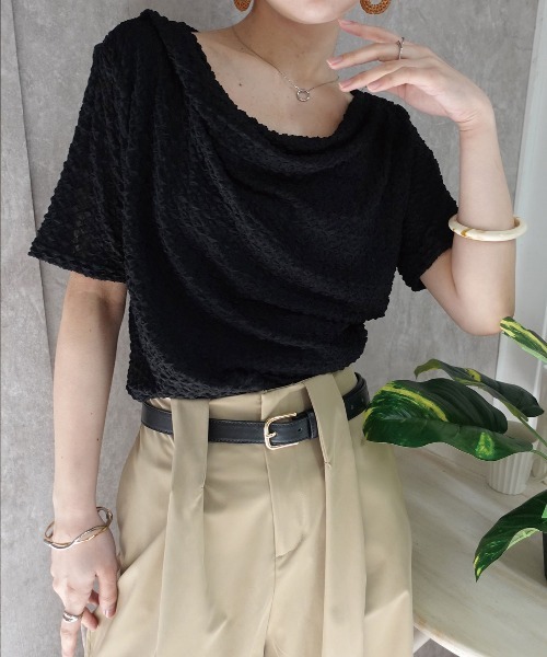 CORNERS（コーナーズ）の「エンボス加工ドレープ半袖Tシャツ（Tシャツ/カットソー・レディース・ブラック/アイボリー/ピンク/ブラウン/オフホワイト・M）」の22枚目の写真