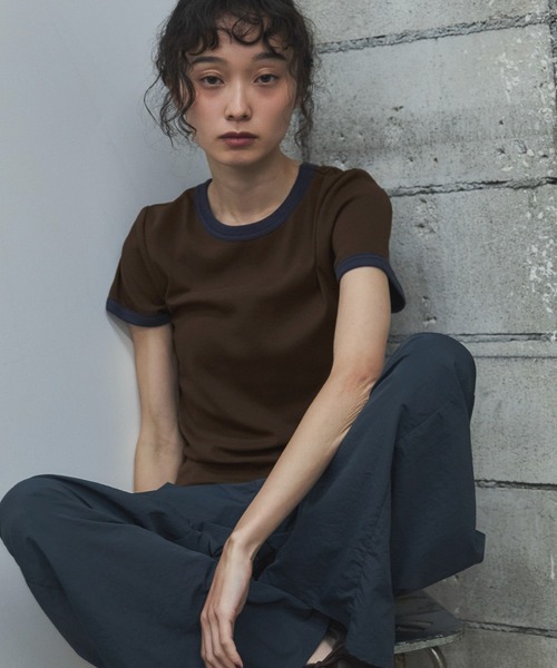 feepur（フェピュール）の「ソフトタッチコンパクトリンガーTee（Tシャツ/カットソー・レディース・ブルー/チャコールグレー/アイボリー/ブラウン・MEDIUM）」の4枚目の写真