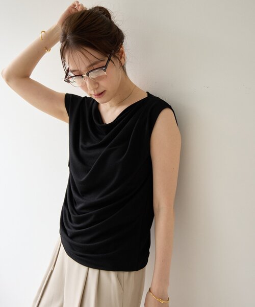 DISCOAT(ディスコート)の「【Noka】シャイニーリブドレープTシャツ(Tシャツ/カットソー・レディース・グレー/オフホワイト/ブラック・FREE)」の10枚目の写真