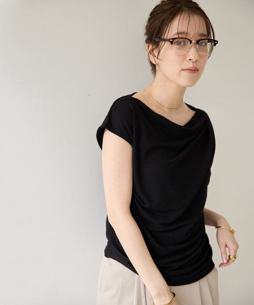 DISCOAT(ディスコート)の「【Noka】シャイニーリブドレープTシャツ(Tシャツ/カットソー・レディース・グレー/オフホワイト/ブラック・FREE)」の11枚目の写真