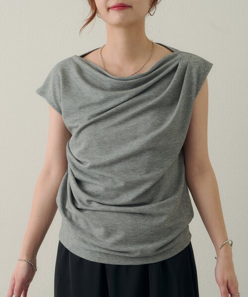 DISCOAT(ディスコート)の「【Noka】シャイニーリブドレープTシャツ(Tシャツ/カットソー・レディース・グレー/オフホワイト/ブラック・FREE)」の18枚目の写真