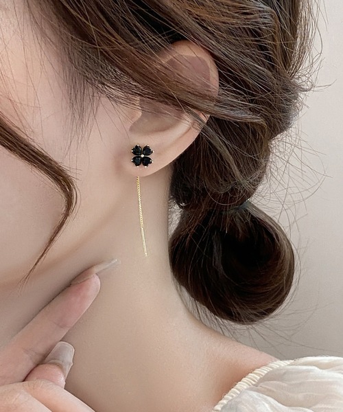 blackdia ocean（ブラックダイヤオーシャン）の「blackdia ocean シック フラワー ピアス（ピアス（両耳用）・レディース・ブラック×ゴールド・FREE）」の2枚目の写真