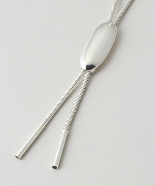 Spick & Span(スピックアンドスパン)の「EO / イオ LOOP TIE NECKLACE(ネックレス・レディース・シルバー・FREE)」の4枚目の写真