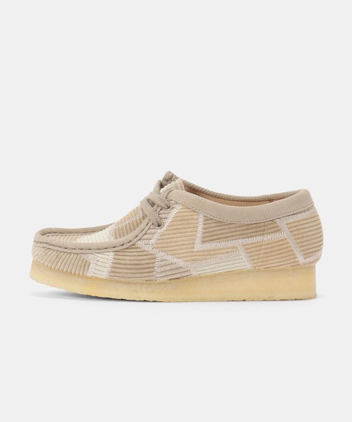 Clarks(クラークス)の「Clarks Wallabee Aleali May 26185905(モカシン/デッキシューズ・レディース・ベージュ・55/50/45/40)」の1枚目の写真