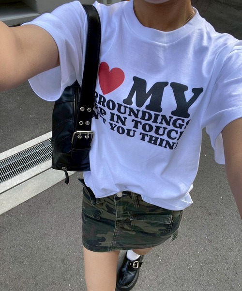 boemy(ボエミー)の「ハートモチーフLOVEデザイン半袖Tシャツ(Tシャツ/カットソー・レディース・A/E/F/C/B/D/ホワイト・LARGE/MEDIUM/SMALL/X-SMALL/X-LARGE)」の11枚目の写真