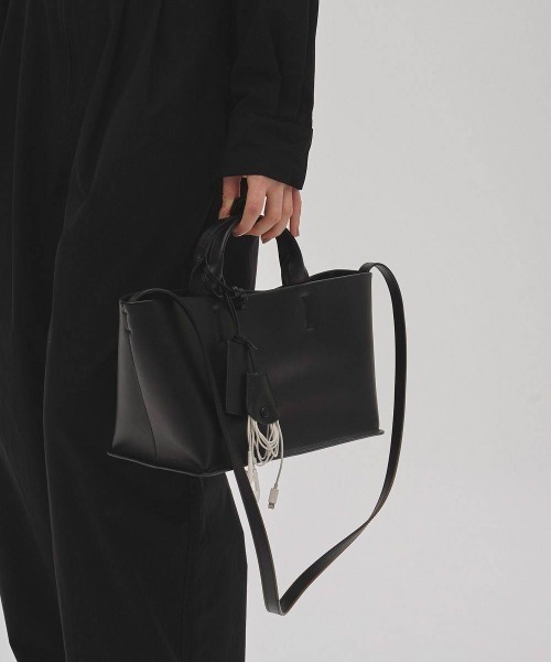TODAYFUL（トゥデイフル）の「【TODAYFUL/トゥデイフル】Useful Leather Bag (M)/レザーバッグ（ショルダーバッグ・レディース・ダークブラウン/ブラック・FREE）」の4枚目の写真