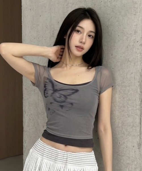AVYL(アヴィル)の「バタフライグラフィック シアー半袖カットソー(Tシャツ/カットソー・レディース・グレー/ブラウン・M)」の2枚目の写真