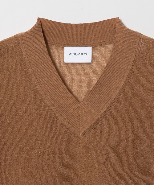 UNITED ARROWS(ユナイテッドアローズ)の「ミニ Vネック フレンチスリーブ ニット ‐ウォッシャブル‐(ベスト・レディース・グレー系/ライトピンク/ブラウン系・FREE)」の9枚目の写真