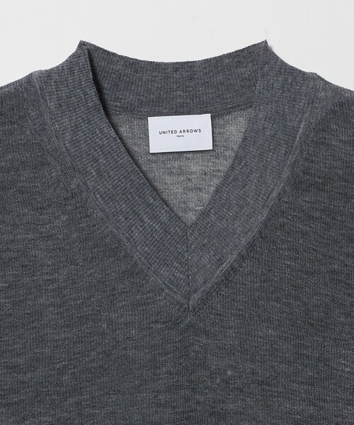 UNITED ARROWS（ユナイテッドアローズ）の「ミニ Vネック フレンチスリーブ ニット ‐ウォッシャブル‐（ベスト・レディース・グレー系/ライトピンク/ブラウン系・FREE）」の17枚目の写真