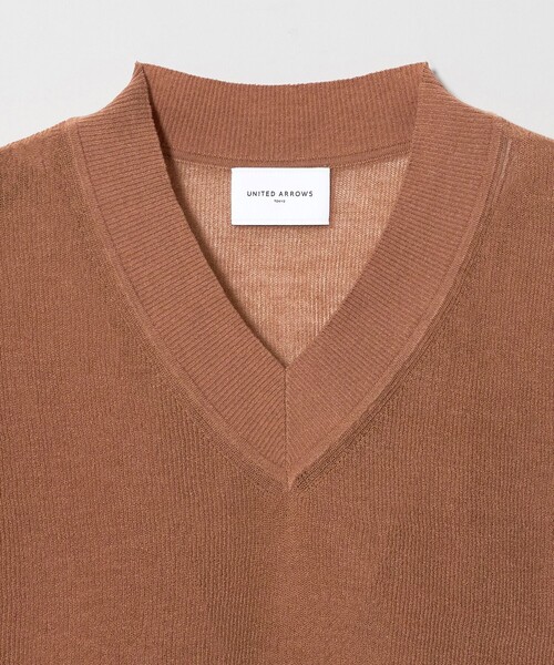 UNITED ARROWS（ユナイテッドアローズ）の「ミニ Vネック フレンチスリーブ ニット ‐ウォッシャブル‐（ベスト・レディース・グレー系/ライトピンク/ブラウン系・FREE）」の22枚目の写真
