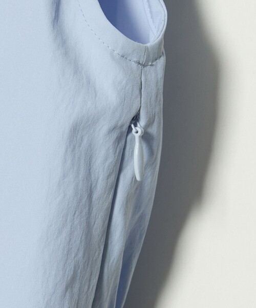 UNITED ARROWS(ユナイテッドアローズ)の「メロー フリル スキッパー ワンピース ‐防シワ 吸水速乾 UVカット 遮熱性 接触冷感‐(ワンピース・レディース・ネイビー/ライトブルー・36/38)」の7枚目の写真