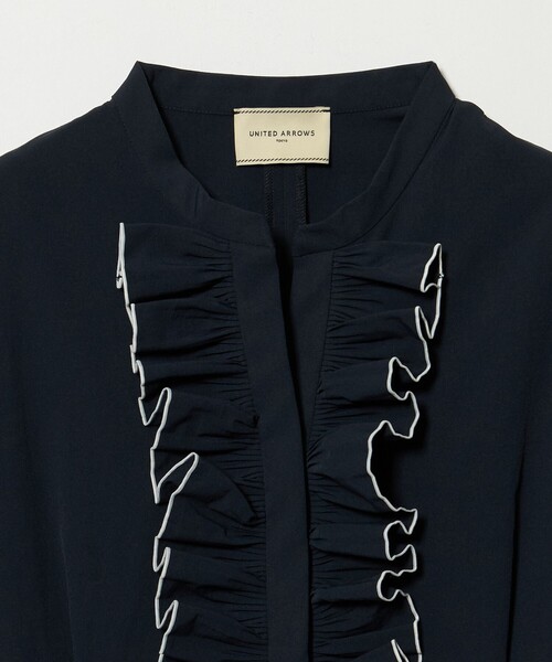 UNITED ARROWS(ユナイテッドアローズ)の「メロー フリル スキッパー ワンピース ‐防シワ 吸水速乾 UVカット 遮熱性 接触冷感‐(ワンピース・レディース・ネイビー/ライトブルー・36/38)」の10枚目の写真