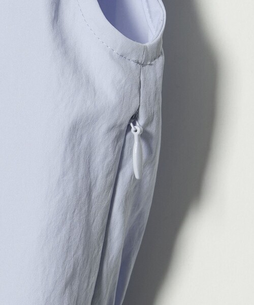 UNITED ARROWS（ユナイテッドアローズ）の「メロー フリル スキッパー ワンピース ‐防シワ 吸水速乾 UVカット 遮熱性 接触冷感‐（ワンピース・レディース・ネイビー/ライトブルー・36/38）」の20枚目の写真