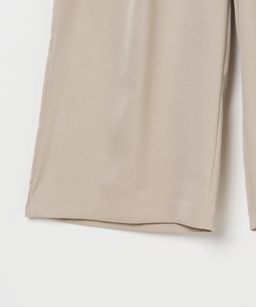 HELIOPOLE(エリオポール)の「SILKY TWILL TUCK STRAIGHT PANTS(その他パンツ・レディース・ベージュ/ブルー・36/38)」の7枚目の写真