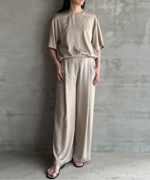 HELIOPOLE(エリオポール)の「SILKY TWILL TUCK STRAIGHT PANTS / シルキー ツイル タック ストレート パンツ(その他パンツ・レディース・ベージュ/ブルー・36/38)」の13枚目の写真
