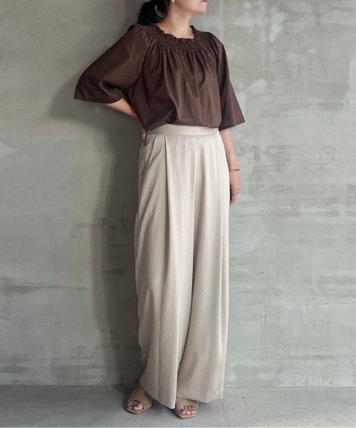 HELIOPOLE(エリオポール)の「SILKY TWILL TUCK STRAIGHT PANTS / シルキー ツイル タック ストレート パンツ(その他パンツ・レディース・ベージュ/ブルー・36/38)」の17枚目の写真