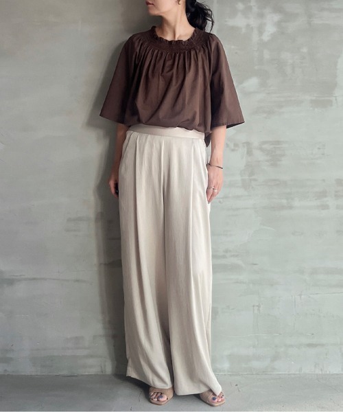 HELIOPOLE(エリオポール)の「SILKY TWILL TUCK STRAIGHT PANTS / シルキー ツイル タック ストレート パンツ(その他パンツ・レディース・ベージュ/ブルー・36/38)」の18枚目の写真