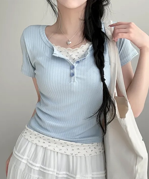 LAFFMO(ラフモ)の「ヘンリーネック小花柄レイヤード半袖カットソー(Tシャツ/カットソー・レディース・ブルー/ベージュ・L/M)」の2枚目の写真