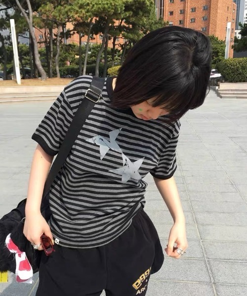 SHERU（シェル）の「マルチボーダー スタープリント Tシャツ　星柄（Tシャツ/カットソー・レディース・ブラック/グレー・M）」の5枚目の写真