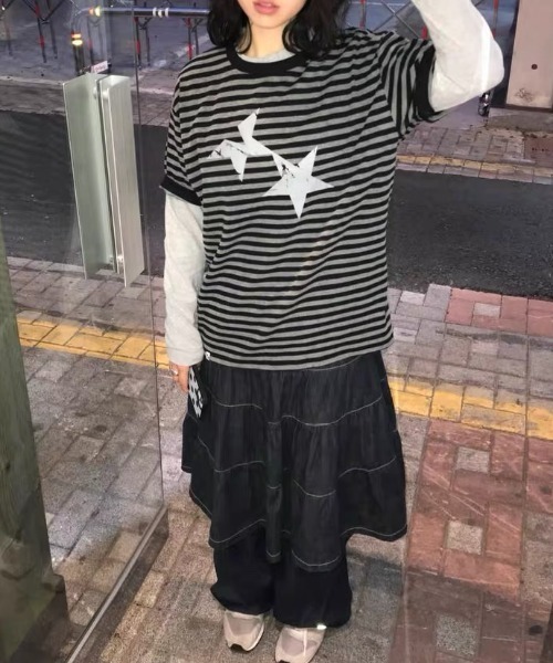 SHERU（シェル）の「マルチボーダー スタープリント Tシャツ　星柄（Tシャツ/カットソー・レディース・ブラック/グレー・M）」の8枚目の写真