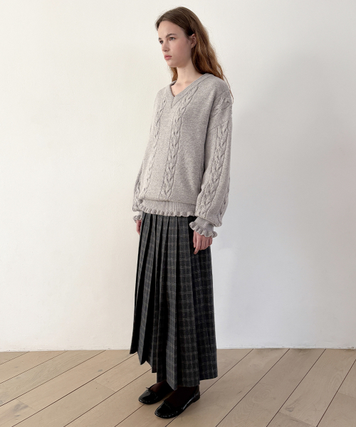 SINOON（シヌーン）の「SN Cable V-neck Pullover (Grey)（ニット/セーター・レディース・ライトグレー・FREE）」の2枚目の写真