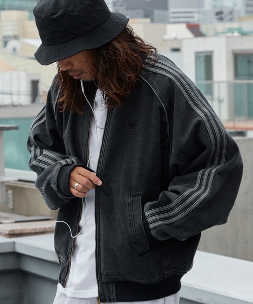adidas(アディダス)の「adidas/アディダス SST DENIM TRACK TOP スリーストライプ トレフォイル トラックトップ デニムジャケット メンズ ストリート スポーティ 2026年秋冬 秋服 冬服(デニムジャケット・メンズ・ブラック・S/M/L/XL)」の19枚目の写真
