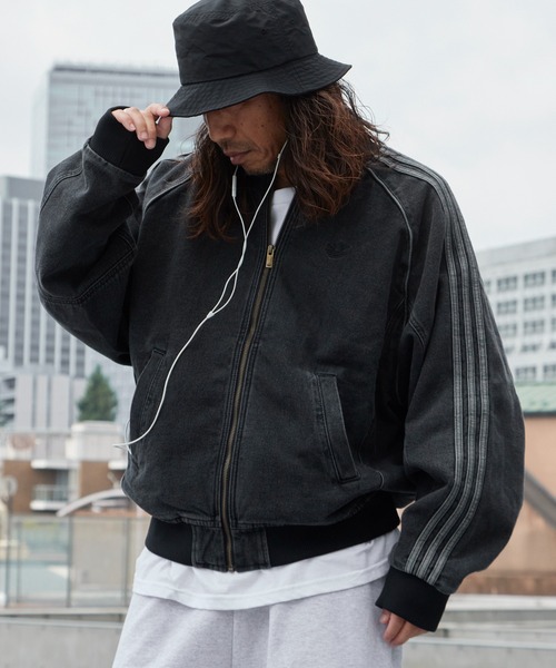 adidas(アディダス)の「adidas/アディダス SST DENIM TRACK TOP スリーストライプ トレフォイル トラックトップ デニムジャケット メンズ ストリート スポーティ 2026年秋冬 秋服 冬服(デニムジャケット・メンズ・ブラック・S/M/L/XL)」の18枚目の写真