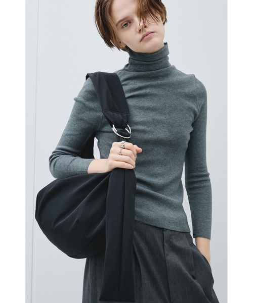 un/neu(アンノイ)の「ムーンナイロン2WAYショルダーバッグ / 撥水機能付き / A4サイズ・14inchPC収納可能(ショルダーバッグ・レディース・アイボリー/ブラック/レッド・FREE)」の22枚目の写真