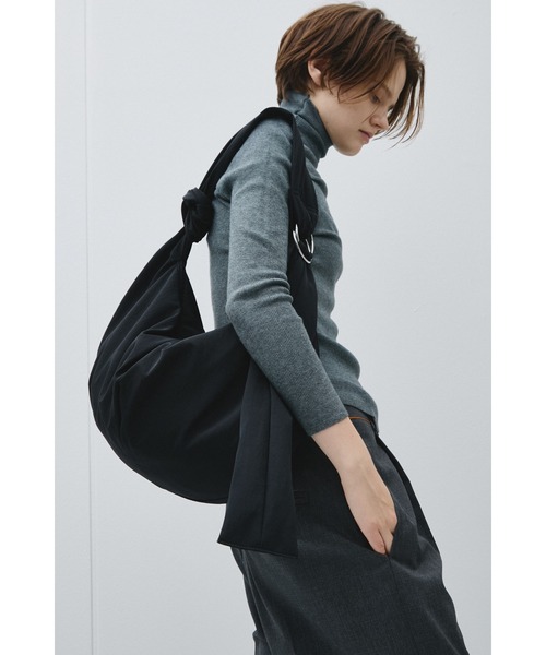 un/neu(アンノイ)の「ムーンナイロン2WAYショルダーバッグ / 撥水機能付き / A4サイズ・14inchPC収納可能(ショルダーバッグ・レディース・アイボリー/ブラック/レッド・FREE)」の19枚目の写真