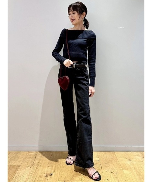 GAP(ギャップ)の「ミッドライズ リラックスフィット フレアデニム(デニムパンツ・レディース・ブラック・25/26/27/28/29/23/30/24)」の4枚目の写真