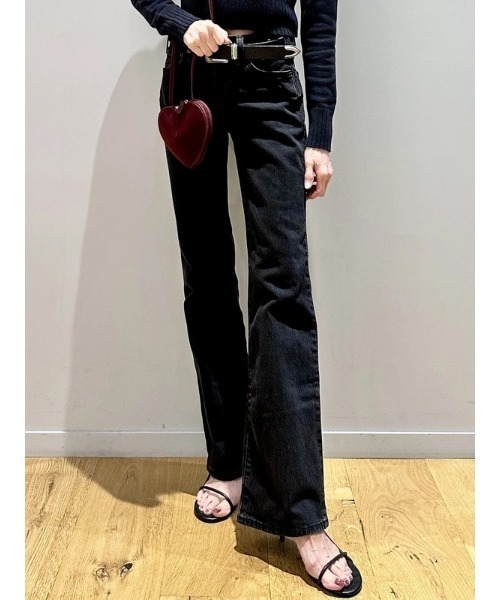 GAP(ギャップ)の「ミッドライズ リラックスフィット フレアデニム(デニムパンツ・レディース・ブラック・25/26/27/28/29/23/30/24)」の5枚目の写真