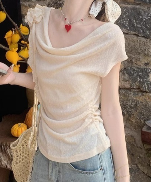 FLINEA(フリネア)の「オフショルダーフラワーTシャツ(Tシャツ/カットソー・レディース・グレー/ベージュ・FREE)」の8枚目の写真