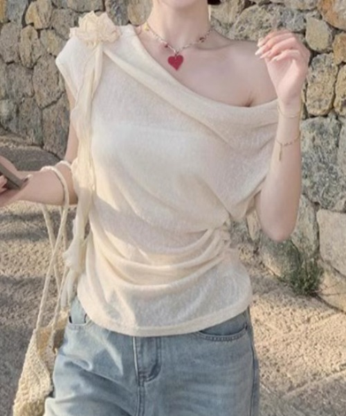 FLINEA(フリネア)の「オフショルダーフラワーTシャツ(Tシャツ/カットソー・レディース・グレー/ベージュ・FREE)」の21枚目の写真