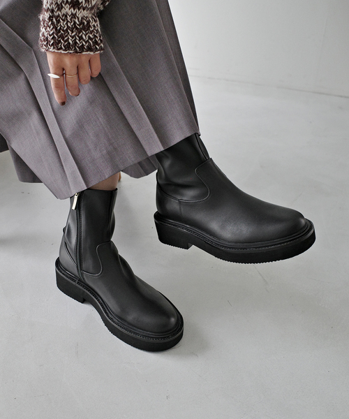 SLOBE IENA(スローブイエナ)の「SLOBE トラックソールブーツ(ブーツ・レディース・ブラック・23cm/23.5cm/24cm/24.5cm)」の1枚目の写真