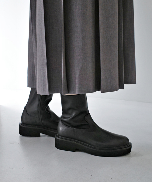 SLOBE IENA(スローブイエナ)の「SLOBE トラックソールブーツ(ブーツ・レディース・ブラック・23cm/23.5cm/24cm/24.5cm)」の3枚目の写真