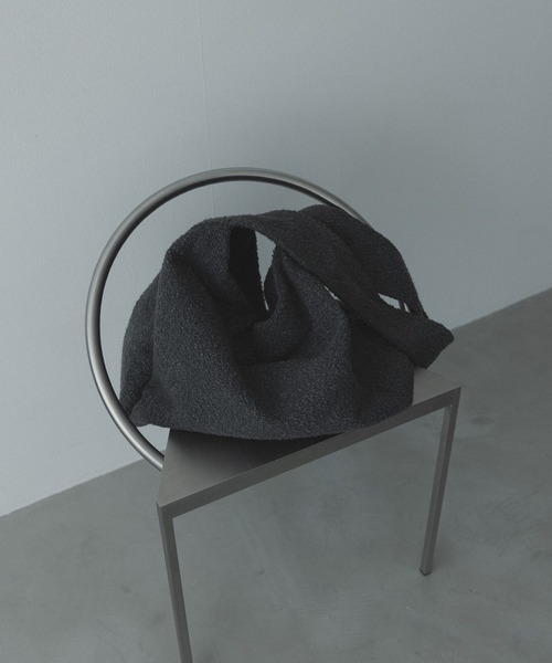 remer(リメール)の「remer 26秋冬新作 - loose boucle shoulder bag / ブークレショルダーバッグ(ショルダーバッグ・メンズ・ブルー/ベージュ/ブラック/チャコールグレー・FREE)」の9枚目の写真