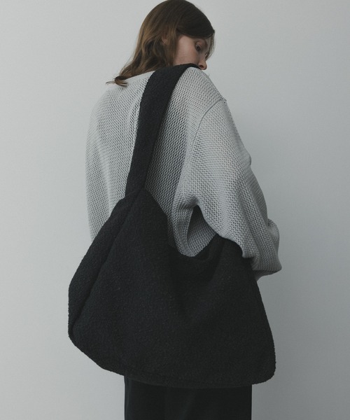 remer(リメール)の「remer 26秋冬新作 - loose boucle shoulder bag / ブークレショルダーバッグ(ショルダーバッグ・メンズ・ブルー/ベージュ/ブラック/チャコールグレー・FREE)」の5枚目の写真