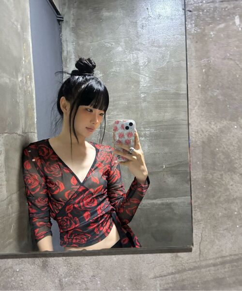 BNFROM（ビーエヌフロム）の「ROSE WRAP SEE-THROUGH SLEEVE（Tシャツ/カットソー・レディース・その他・FREE）」の5枚目の写真