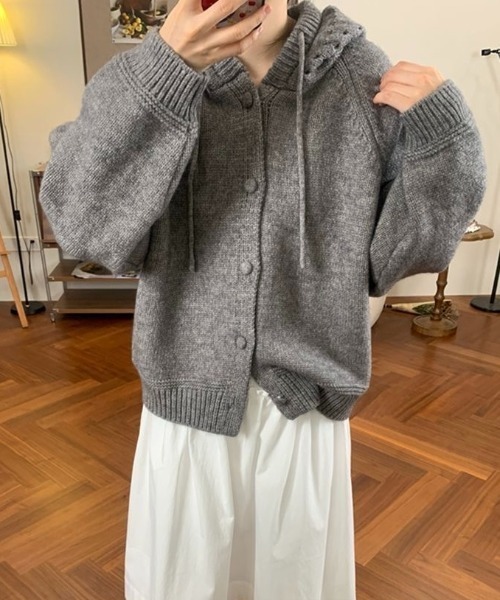 LADY LIKE(レディライク)の「【秋冬新作】ドットボタン前開きニットパーカー(ニット/セーター・レディース・ベージュ/グレー/ブラウン・M)」の11枚目の写真