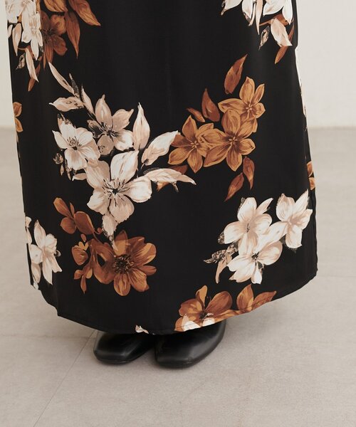 natural couture(ナチュラルクチュール)の「花柄ストレートスカート(スカート・レディース・ブラック/ブラウン/カーキ・FREE)」の15枚目の写真