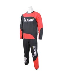 GRANDE FOOTBALL PRODUCTS（グランデフットボールプロダクツ）の「【ジュニア～BIGサイズ対応】GRANDE.ツートン 定番ピステ（ウインドブレイカー）セットアップ（セットアップ）」