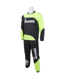 GRANDE FOOTBALL PRODUCTS（グランデフットボールプロダクツ）の「【ジュニア～BIGサイズ対応】GRANDE.ツートン 定番ピステ（ウインドブレイカー）セットアップ（セットアップ）」