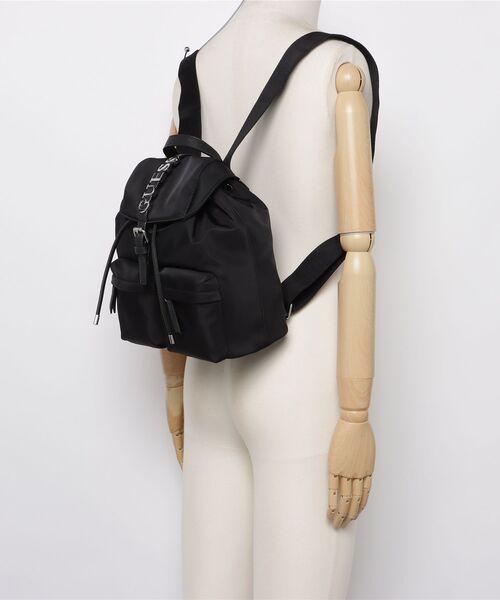 Guess（ゲス）の「BAYFIELD Backpack（バックパック/リュック・レディース・ブラック・ONE SIZE）」の2枚目の写真