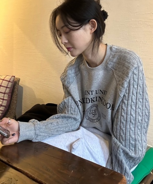 Aelina（エリナ）の「プリント切り替えクルーネックトレーナー（スウェット・レディース・ダークブルー/ライトグレー/ダークグレー・FREE）」の8枚目の写真