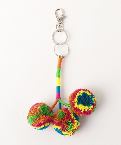 BEAUTY&YOUTH UNITED ARROWS（ビューティーアンドユースユナイテッドアローズ）の「＜FALLON&ROYCE＞ポンポンチャーム ◆（キーホルダー・レディース・その他1/その他2/その他3・FREE）」の2枚目の写真